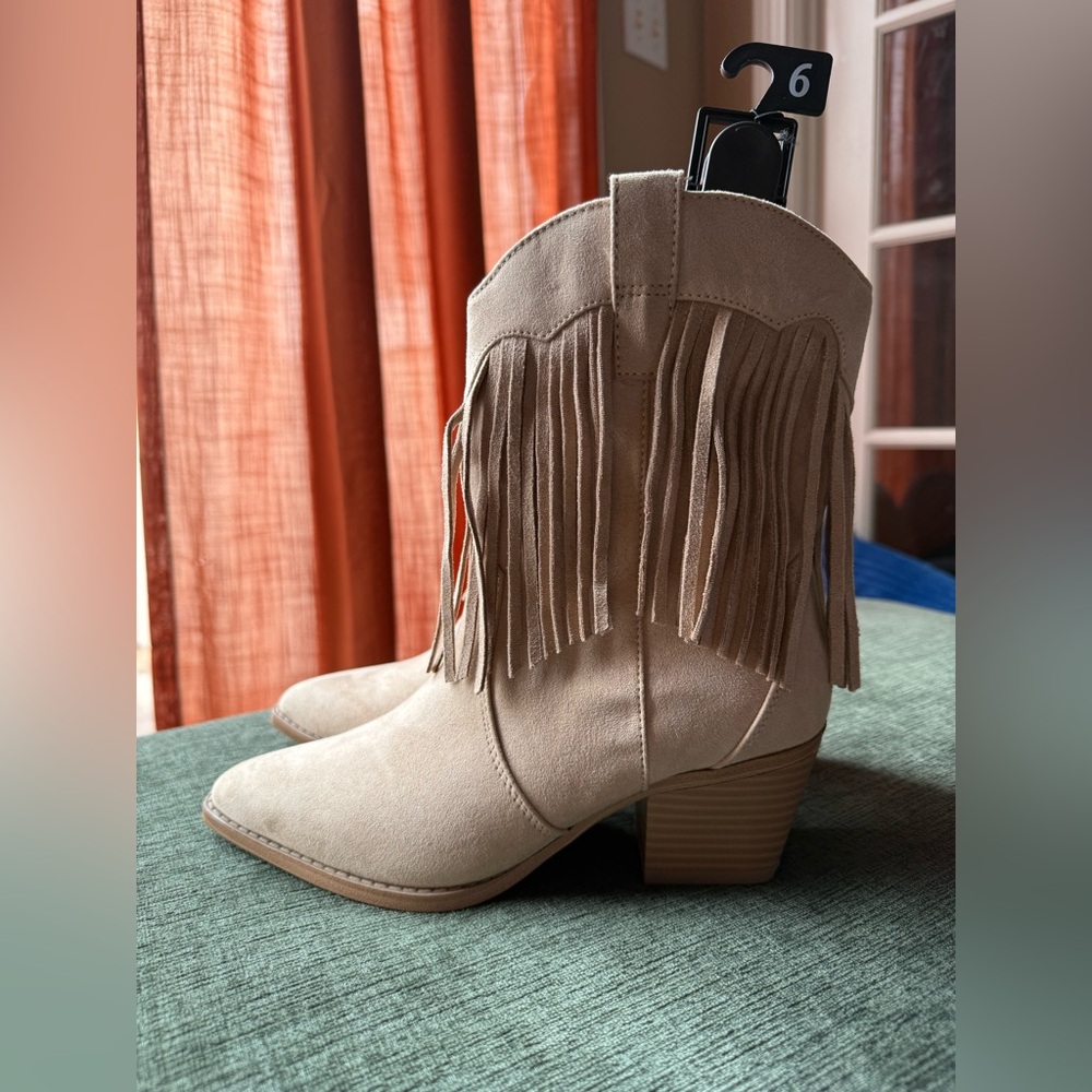 Time and Tru Tan Sand Heeled Boots with Fringe NWT - Picture 4 of 8